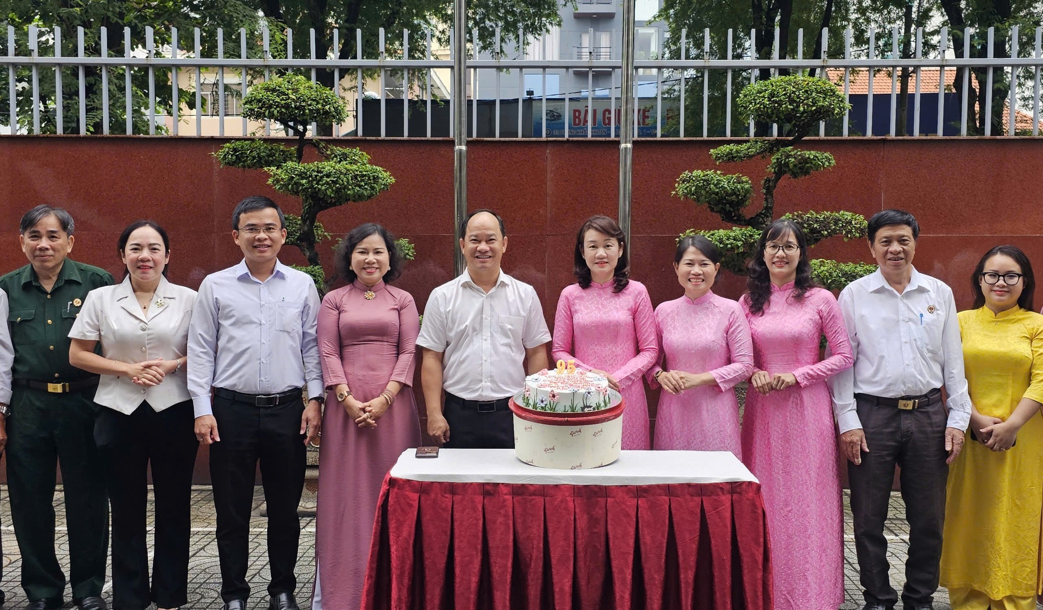 ĐẢNG ỦY PHƯỜNG TÂN ĐỊNH CHÀO CỜ ĐẦU TUẦN - CHÚC MỪNG 95 NĂM NGÀY THÀNH LẬP MẶT TRẬN DÂN TỘC THỐNG NHẤT VIỆT NAM, NGÀY TRUYỀN THỐNG MẶT TRẬN TỔ QUỐC VIỆT NAM (18/11/1930 - 18/11/2025)