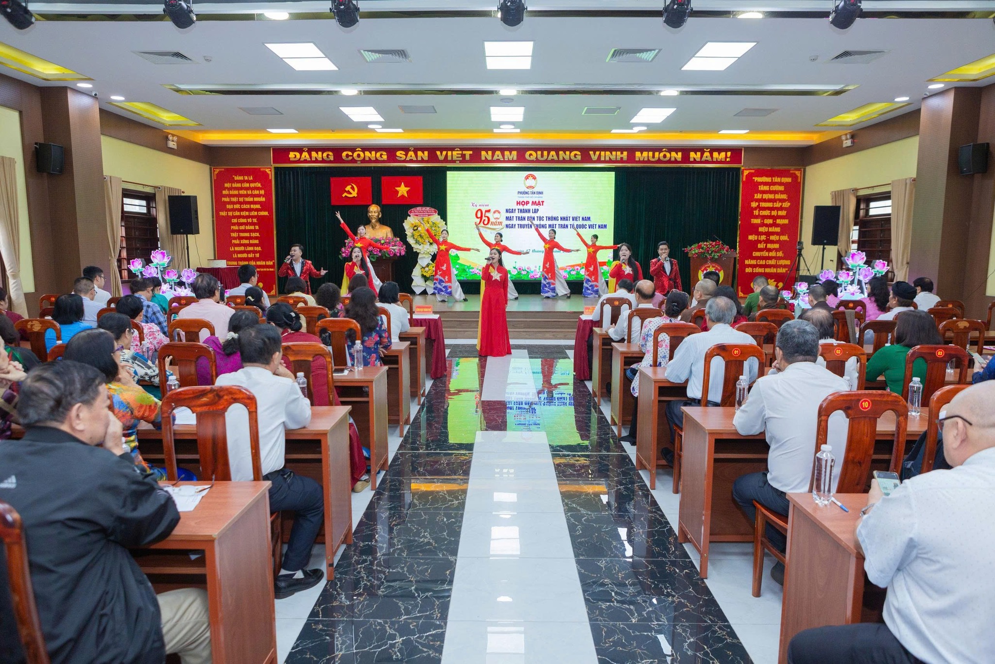 MẶT TRẬN PHƯỜNG TÂN ĐỊNH KỶ NIỆM 95 NĂM NGÀY TRUYỀN THỐNG MẶT TRẬN TỔ QUỐC VIỆT NAM VÀ TUYÊN DƯƠNG GƯƠNG ĐẠI ĐOÀN KẾT TIÊU BIỂU