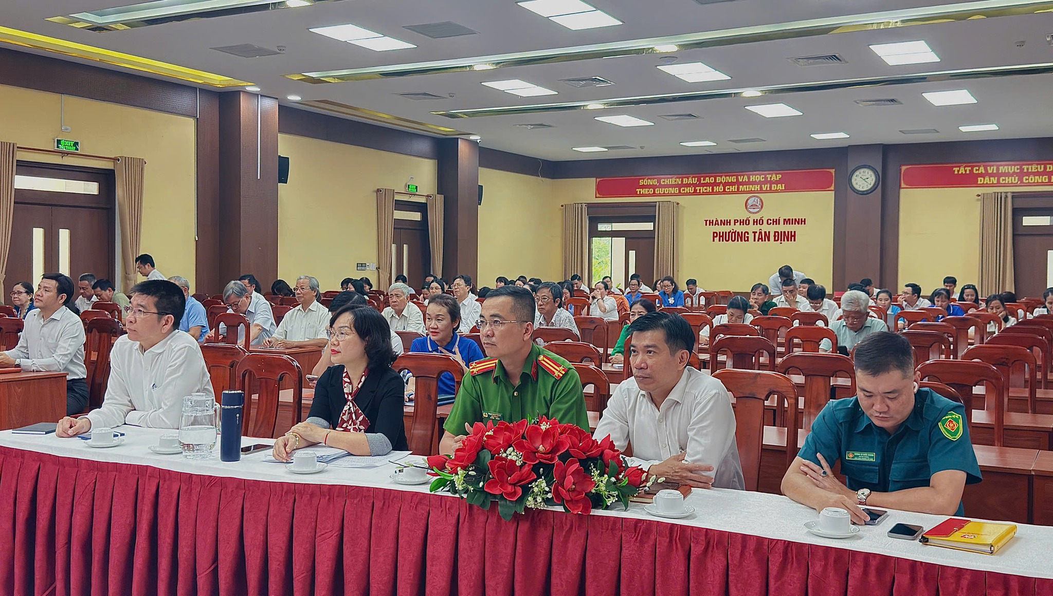 ĐẢNG ỦY PHƯỜNG TÂN ĐỊNH TIẾP SÓNG HỘI NGHỊ QUÁN TRIỆT NGHỊ QUYẾT ĐẠI HỘI ĐẠI BIỂU ĐẢNG BỘ THÀNH PHỐ HỒ CHÍ MINH LẦN THỨ I, NHIỆM KỲ 2025 - 2030