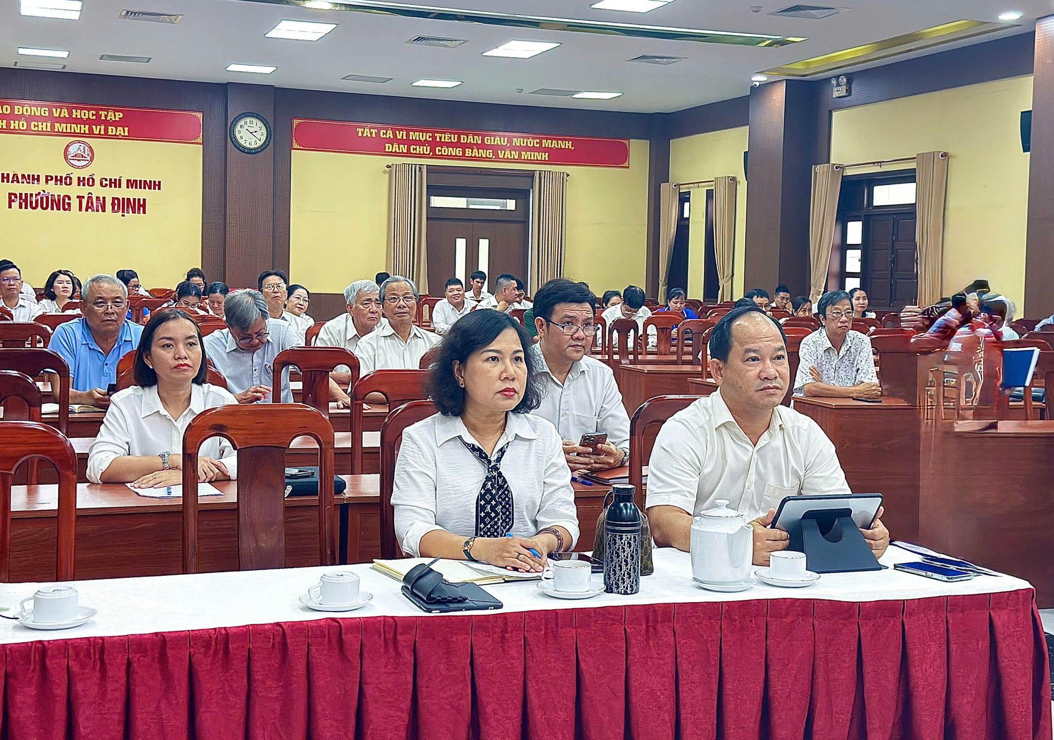 ĐẢNG ỦY PHƯỜNG TÂN ĐỊNH TIẾP SÓNG HỘI NGHỊ QUÁN TRIỆT NGHỊ QUYẾT ĐẠI HỘI ĐẠI BIỂU ĐẢNG BỘ THÀNH PHỐ HỒ CHÍ MINH LẦN THỨ I, NHIỆM KỲ 2025 - 2030