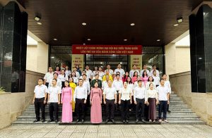 ĐẢNG ỦY PHƯỜNG TÂN ĐỊNH CHÀO CỜ ĐẦU TUẦN - CHÚC MỪNG 95 NĂM NGÀY THÀNH LẬP MẶT TRẬN DÂN TỘC THỐNG NHẤT VIỆT NAM, NGÀY TRUYỀN THỐNG MẶT TRẬN TỔ QUỐC VIỆT NAM (18/11/1930 - 18/11/2025)