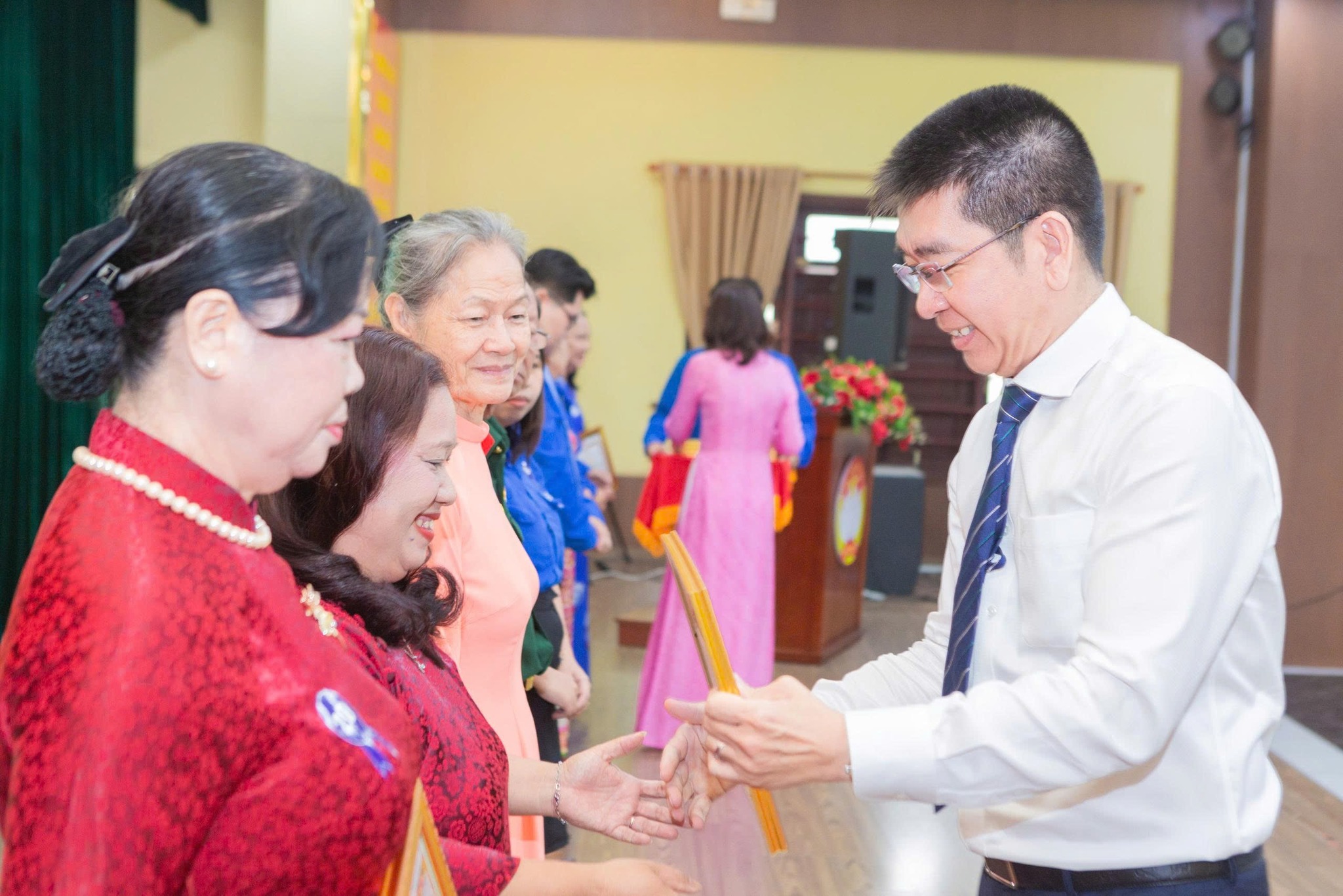 MẶT TRẬN PHƯỜNG TÂN ĐỊNH KỶ NIỆM 95 NĂM NGÀY TRUYỀN THỐNG MẶT TRẬN TỔ QUỐC VIỆT NAM VÀ TUYÊN DƯƠNG GƯƠNG ĐẠI ĐOÀN KẾT TIÊU BIỂU