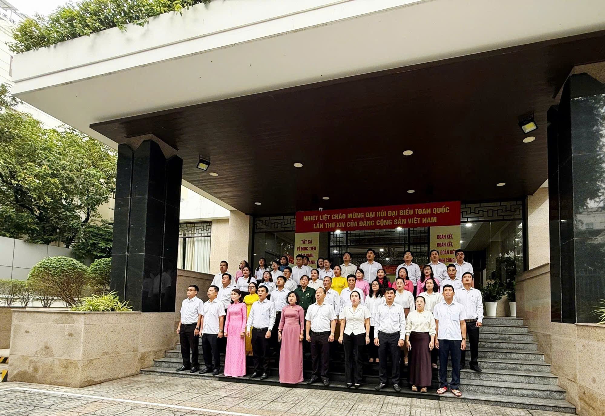 ĐẢNG ỦY PHƯỜNG TÂN ĐỊNH CHÀO CỜ ĐẦU TUẦN - CHÚC MỪNG 95 NĂM NGÀY THÀNH LẬP MẶT TRẬN DÂN TỘC THỐNG NHẤT VIỆT NAM, NGÀY TRUYỀN THỐNG MẶT TRẬN TỔ QUỐC VIỆT NAM (18/11/1930 - 18/11/2025)