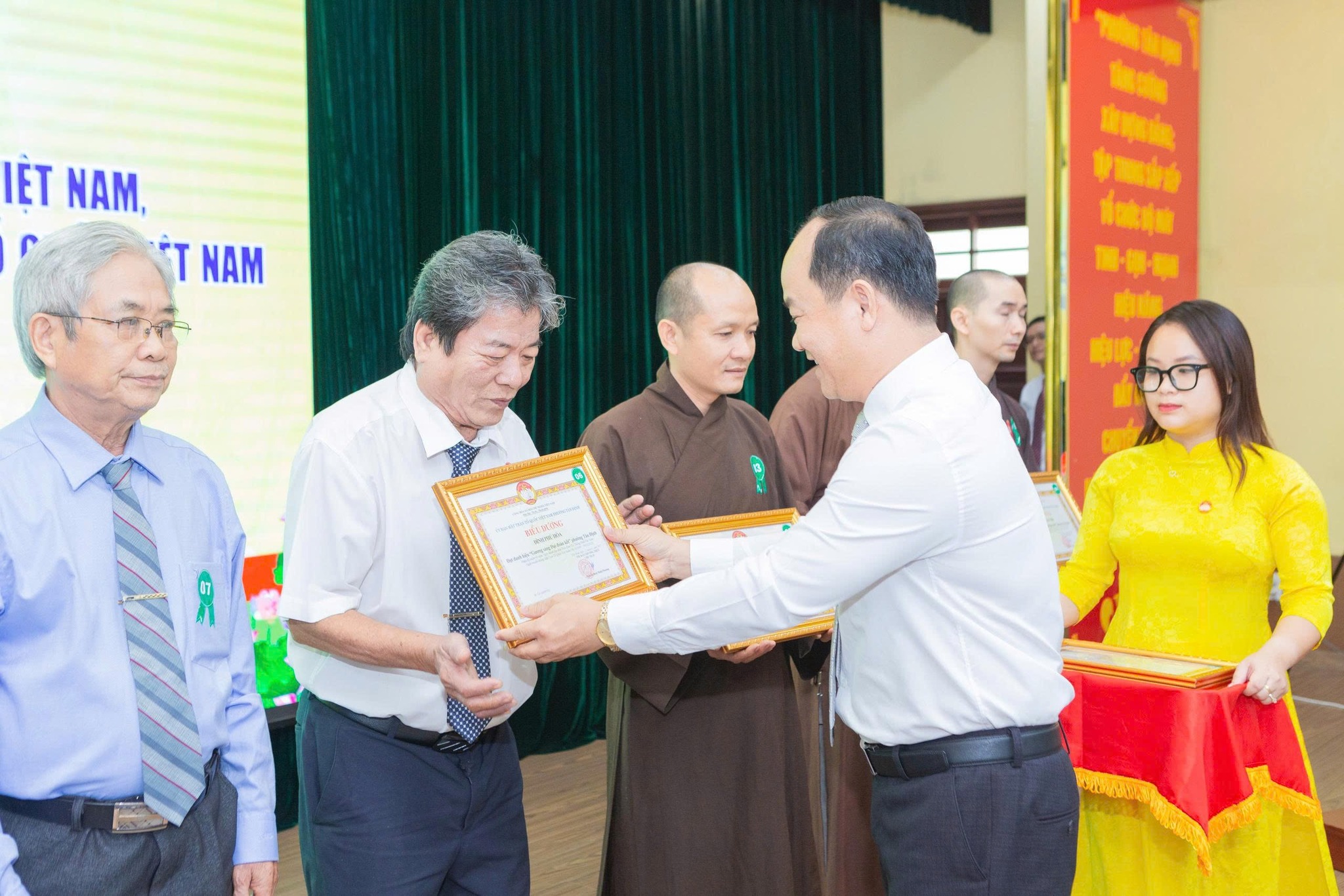 MẶT TRẬN PHƯỜNG TÂN ĐỊNH KỶ NIỆM 95 NĂM NGÀY TRUYỀN THỐNG MẶT TRẬN TỔ QUỐC VIỆT NAM VÀ TUYÊN DƯƠNG GƯƠNG ĐẠI ĐOÀN KẾT TIÊU BIỂU