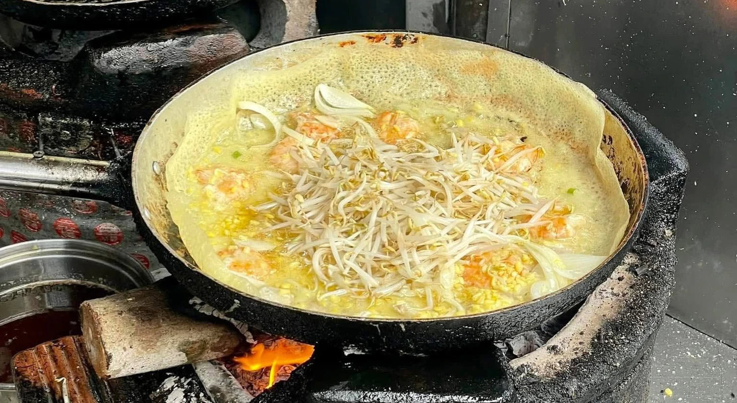 Bánh xèo 46A Đinh Công Tráng là địa chỉ được Michelin Guide đưa vào hạng mục Bib Gourmand từ năm 2024 - Ảnh:ĐỖ ĐẠT