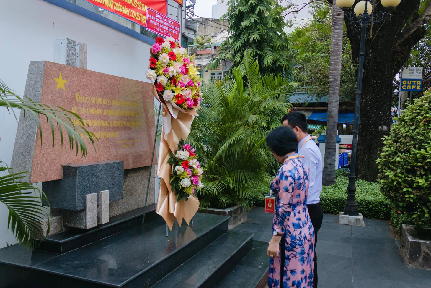 Bia truyền thống Xóm Chùa trên đường Nguyễn Văn Nguyễn, điểm dừng chân dành cho du khách muốn tìm hiểu lịch sử khu vực Tân Định - Ảnh: ĐỖ ĐẠT